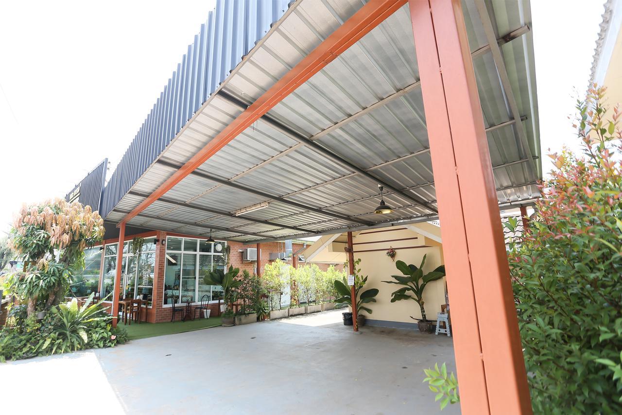 Hotel The Garage Chiang Rai Exterior foto
