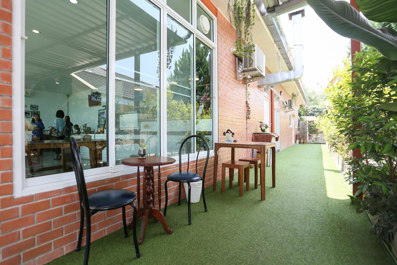 Hotel The Garage Chiang Rai Exterior foto